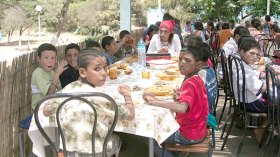 أولياء أطفال يشتكون المعاملة السيئة لأبنائهم في مخيّمات الإصطياف ببومرداس