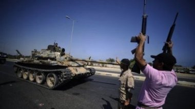 Libye: combats nourris à Tripoli, Kadhafi toujours provocateur