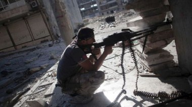 Syrie : poursuite des efforts de sortie de crise, les combats continuent