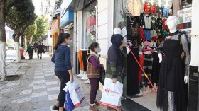 تجار يستنجدون ومطالب باستئناف أكثر من 15 نشاطا تجاريا وحرفيا