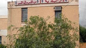 يتصدق على الفقراء بأموال الفقراء