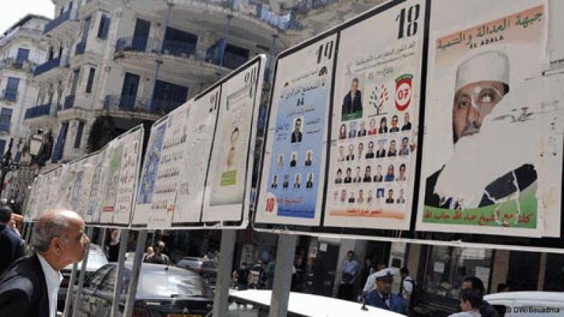 غاضبون يتلفون صور المرشحين ومصالح الأمن تلاحق المتورطين