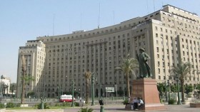 معتصمون يغلقون مبنى مجمع التحرير