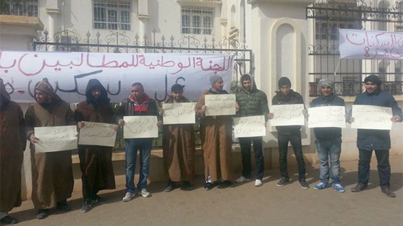 لجنة المطالبين بعمل تهدد بالخروج إلى الشارع