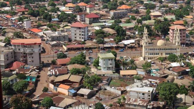 رئيس “الكاف” يصدم الغينيين