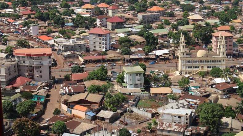 رئيس “الكاف” يصدم الغينيين