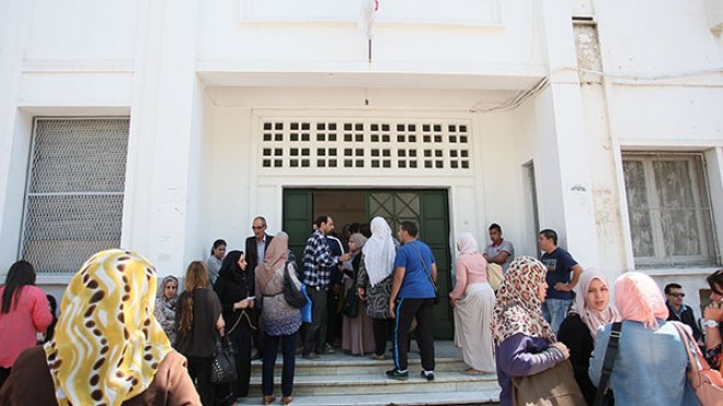 الترخيص للأولياء والنقابات بدخول مراكز إجراء وتصحيح مسابقة التوظيف