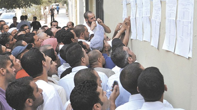 الاحتياطيون “الإداريون” ينتفضون ويطالبون بفتح الأرضية الرقمية للتوظيف