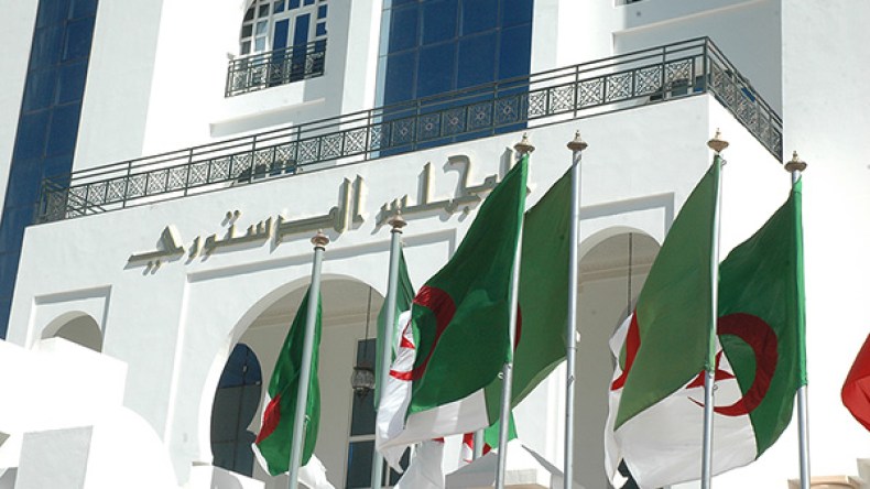 “أخطاء” بالجملة في شكل ومضمون قانون الانتخابات الجديد