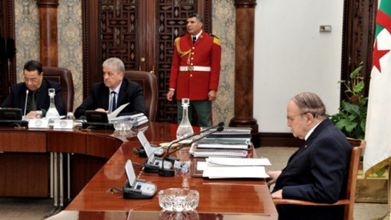 هل سيحسم بوتفليقة اليوم في تعديل الدستور؟