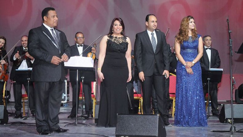 طيف وردة الجزائرية يحلق في قسنطينة ويعيد زمن الفن الجميل