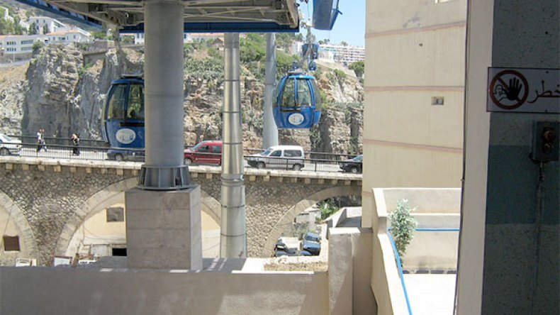 إصابة 11 مسافرا في تصادم لعربات تيليفريك قسنطينة