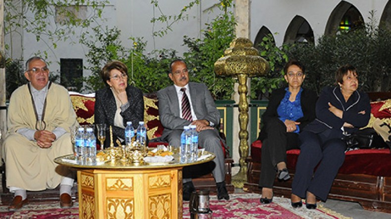 فلسطين تدخل قصر أحمد باي عروسا في ليالي الشعر العربي