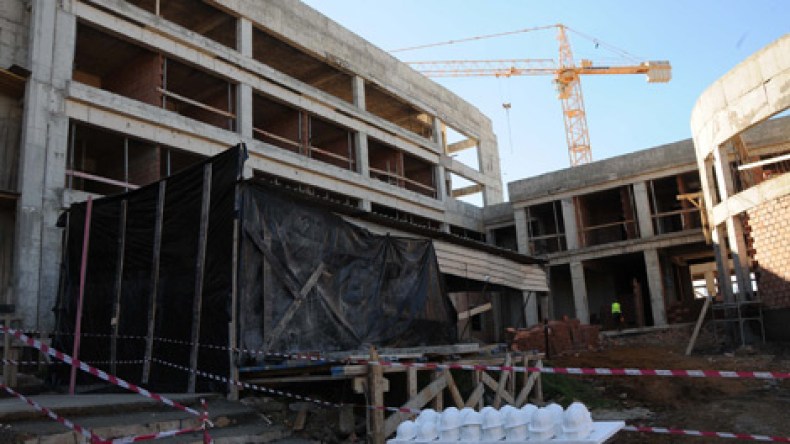 المقاولات التونسية في طريقها لورشات السكن في الجزائر