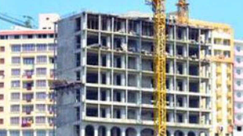 خبراء اقتصاديون يطالبون بإطلاق بنوك متخصصة في السكن والأشغال العمومية