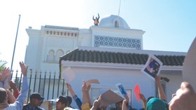 يجب‮ ‬محاكمة‮ “‬البلطجي‮” ‬مدنس‮ ‬العلم‮ ‬الجزائري
