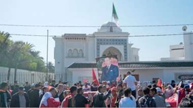 Un Marocain s’infiltre dans le consulat d’Algérie à Casablanca et arrache le drapeau national