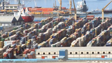 Networks smuggle funds abroad under importation cover in Algeria