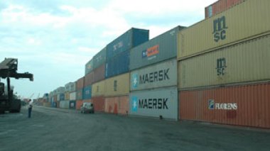 Algeria: customs and sale commissioners in conflict for 10,000 containers