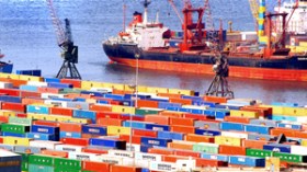 سجلات تجارية باسم البطالين والموتى لاستيراد المواد الغذائية