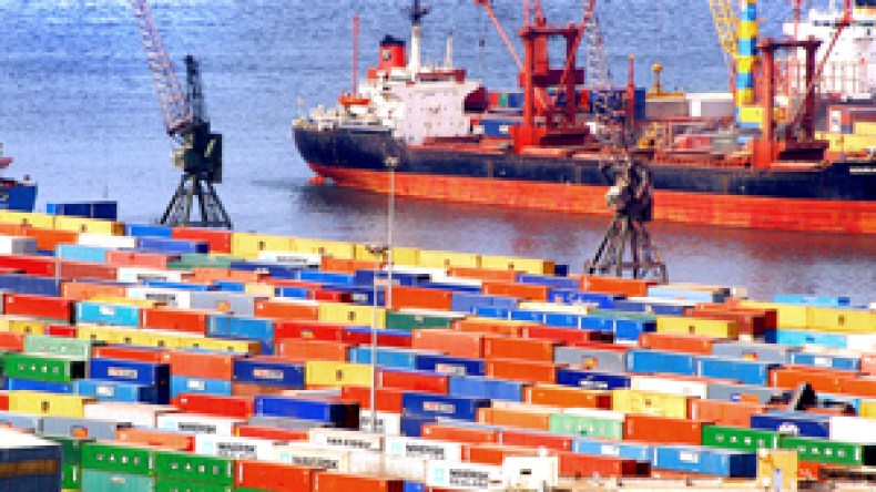 سجلات تجارية باسم البطالين والموتى لاستيراد المواد الغذائية