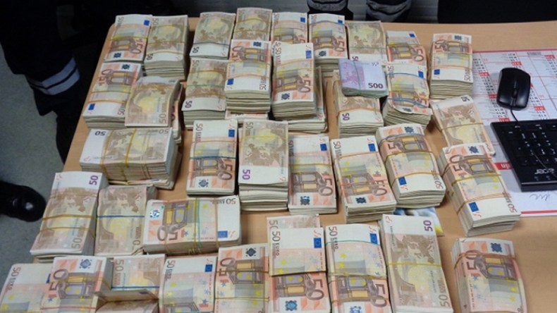 إحباط تهريب ربع مليون أورو وملياري سنتيم إلى تونس