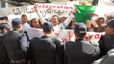 Un ¼ de million de jeunes fonctionnaires en contrats de pré-emploi se révoltent contre les « miettes » touchées  mensuellement