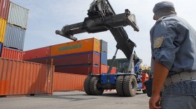 تسقيف واردات مواد التجميل والتفاح والرخام والسيراميك والخشب!