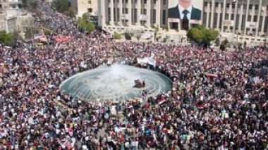 Syrie: démission du gouvernement, manifestations de soutien à Assad