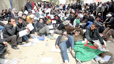 Education: Sellal exclut tout recrutement direct