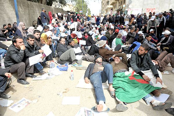 Education: Sellal exclut tout recrutement direct