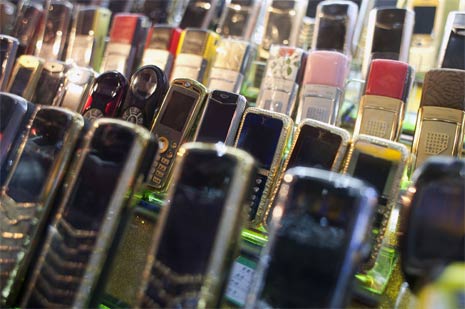 133.000 téléphones mobiles contrefaits d’une valeur de 3,3 millions d'euros en direction d’Algérie saisis à Marseille