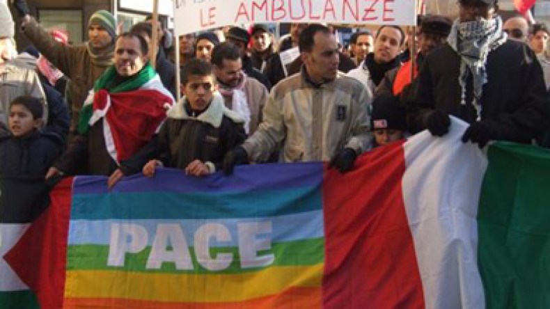 الشرطة الفرنسية توقف قافلة الحرية5