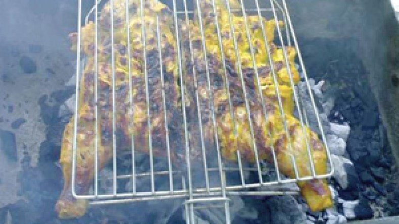 الجزائريون‭ ‬دفعوا121‭ ‬ألف‭ ‬دولار‭ ‬للاستمتاع‭ ‬بـ‭ ‬‮”‬شواء‮”‭ ‬العيد