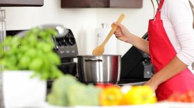 مسبوق يحاول قتل زوجة أخيه لأنها ترفض إعداد الطعام!