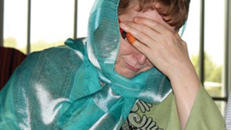 خليدة تومي ترتدي الحجاب في افتتاح المدينة المنورة عاصمة الثقافة الإسلامية