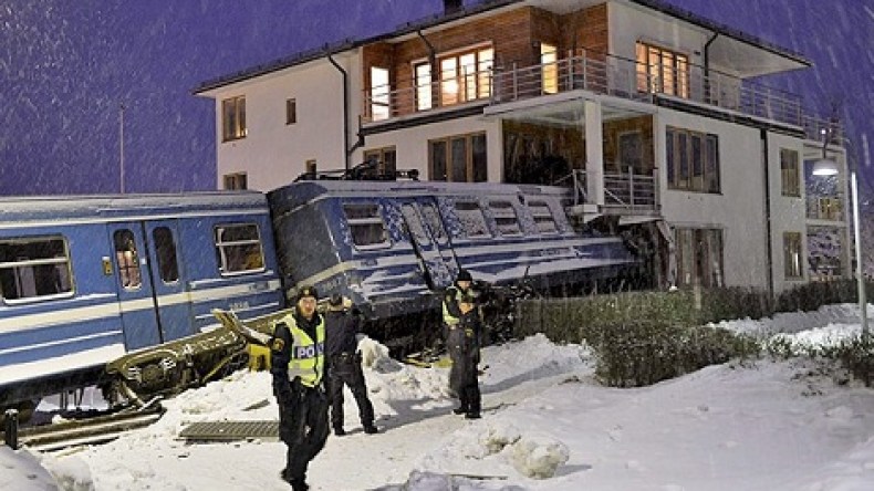 سويدية تسرق قطارًا وتصدمه بمبنى في ستوكهولم