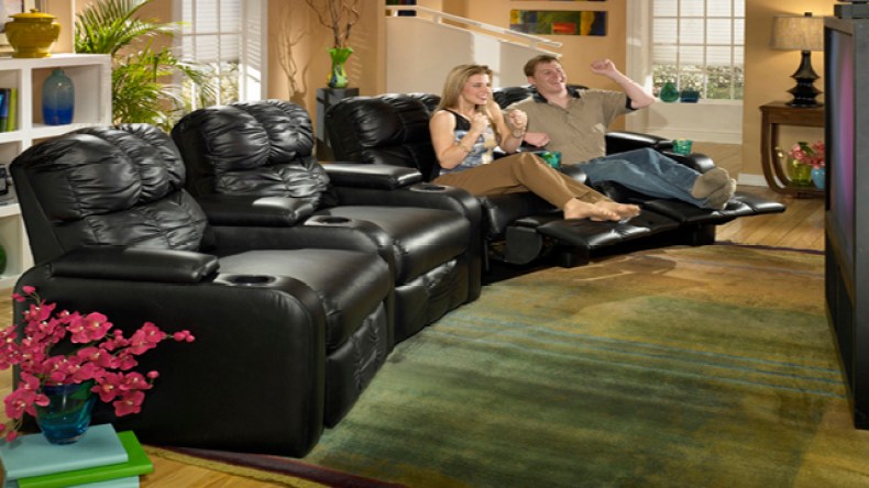 كوني أنيقة في بيتك.. علاقة رومانسية وألعاب زوجية