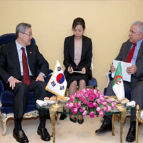 Benmeradi : ” Pour plus de coopération avec les Sud-Coréens “