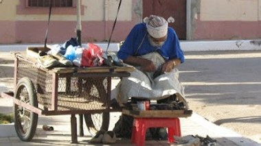 Raccommodeurs à Oran : ces petits métiers qui résistent aux aléas du temps