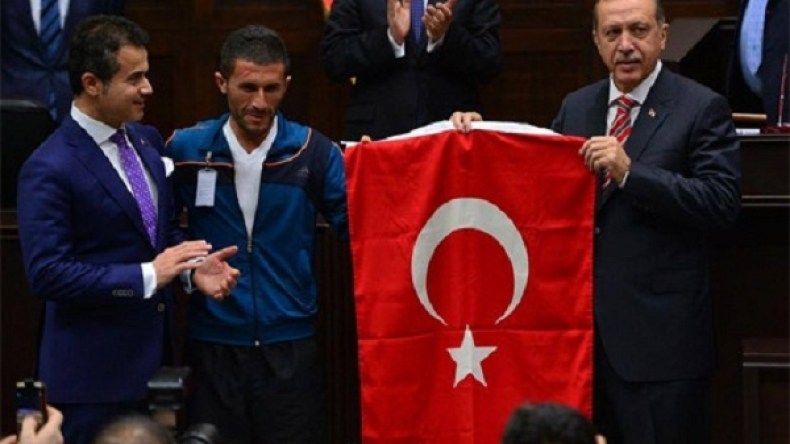 عدّاء تركي يحضّر للحجّ “جريا” من أنقرة إلى مكة المكرمة.. !