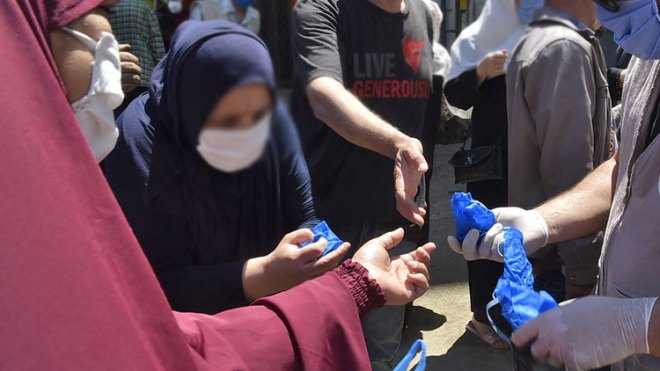 ضحايا كوفيد يتحولون إلى خبراء في الفيروسات ويقدمون نصائح للمواطنين