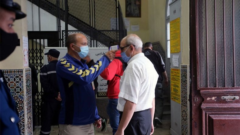 انخفاض الإصابات بكورونا لا يعني تجاوز مرحلة الخطر!