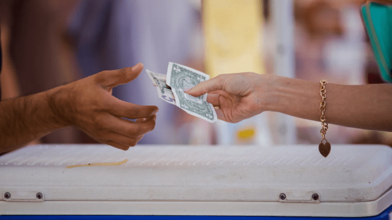 هكذا تنقل النقود عدوى كورونا