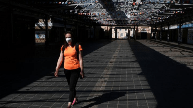 خبراء يتوقعون العودة لإجراءات العزل في أوروبا