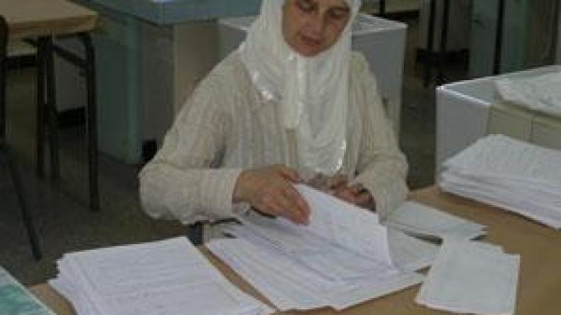 الأستاذ أصبح مجرد آلة مكلفة بمهمة الحراسة والتصحيح