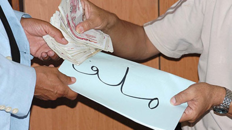 جزائريون يعالجون.. يحجون ويسكنون بالرشوة..!