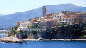 محاولة قتل ثلاثة مغاربة والمجرم يتعهد بتصفية العرب