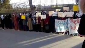طالبات الإقامة الجامعية نحاس نبيل ينقلن احتجاجهن إلى الشارع بقسنطينة