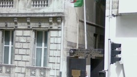 أفراد الجالية يغلقون قنصلية الجزائر بمرسيليا ويطالبون بالحماية